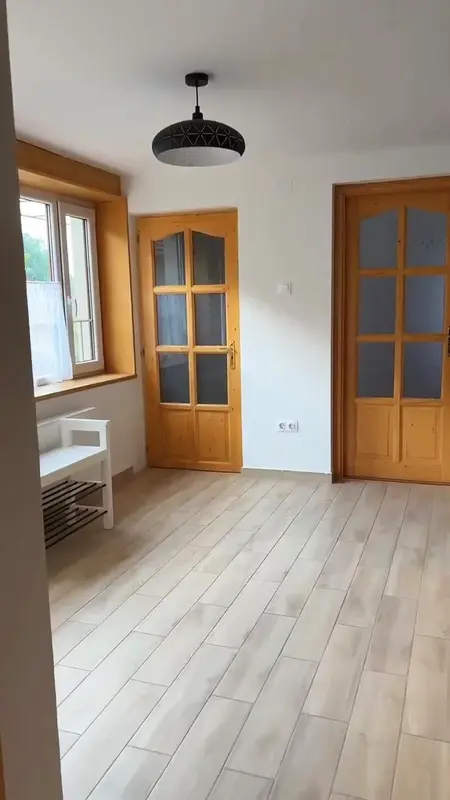 Ablakból a lugasra videón